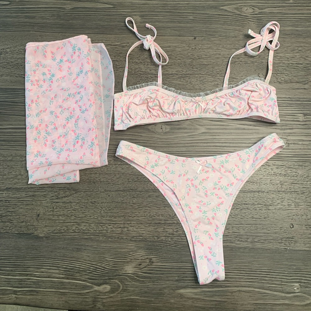 437 swimwear that’s so sabotage joan top & bottom